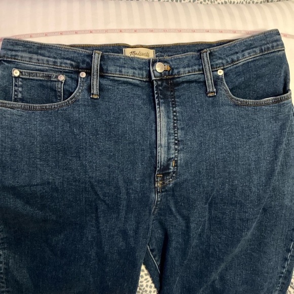 Madewell Perfect Vintage Straight Jean: InstaCozy Edition size 33 but run large - Picture 8 of 11